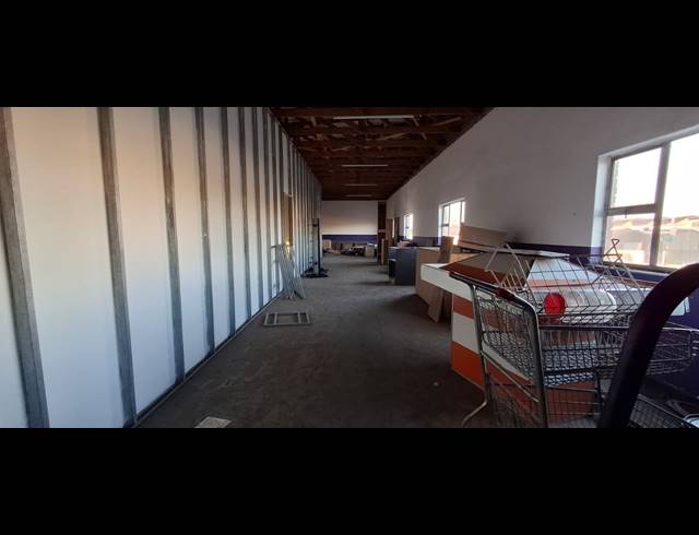 1,265M² BUILDING FOR SALE IN APEX